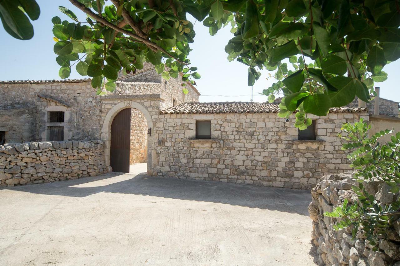 Casale Del Coccio Guest House Scicli Luaran gambar