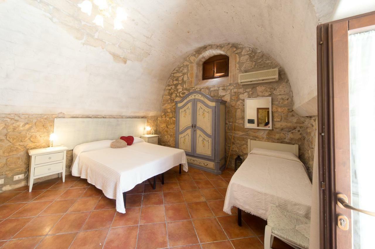 Casale Del Coccio Guest House Scicli Luaran gambar