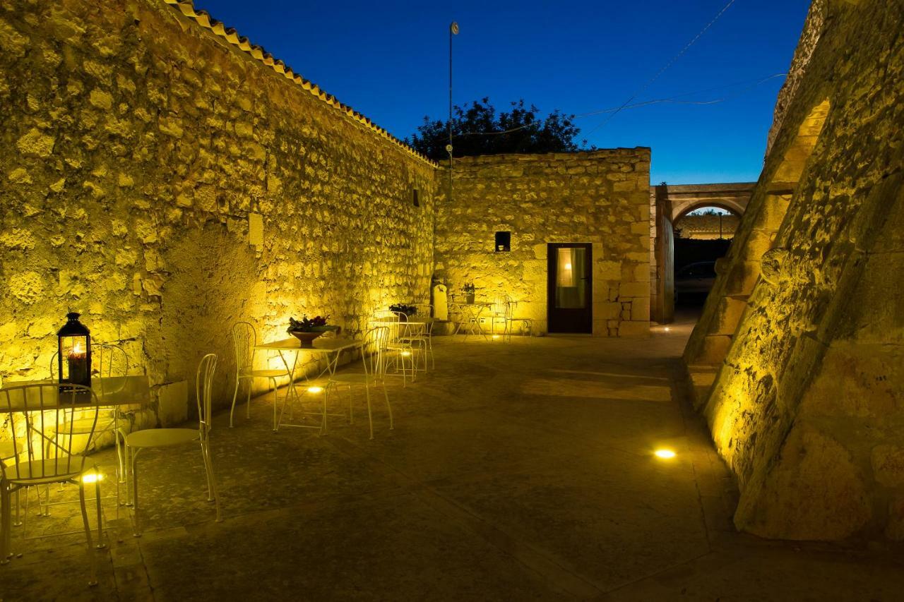 Casale Del Coccio Guest House Scicli Luaran gambar