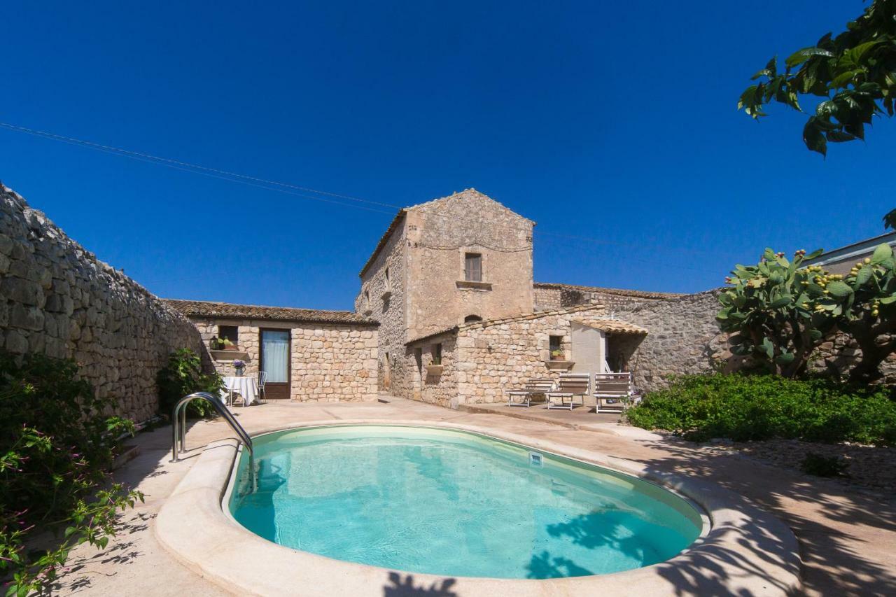 Casale Del Coccio Guest House Scicli Luaran gambar